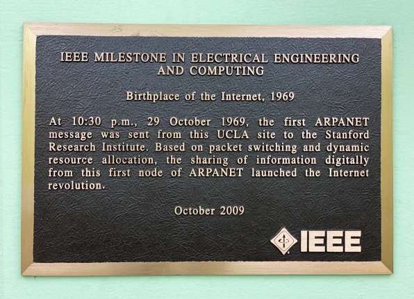 Мемориальная табличка в честь ARPANET